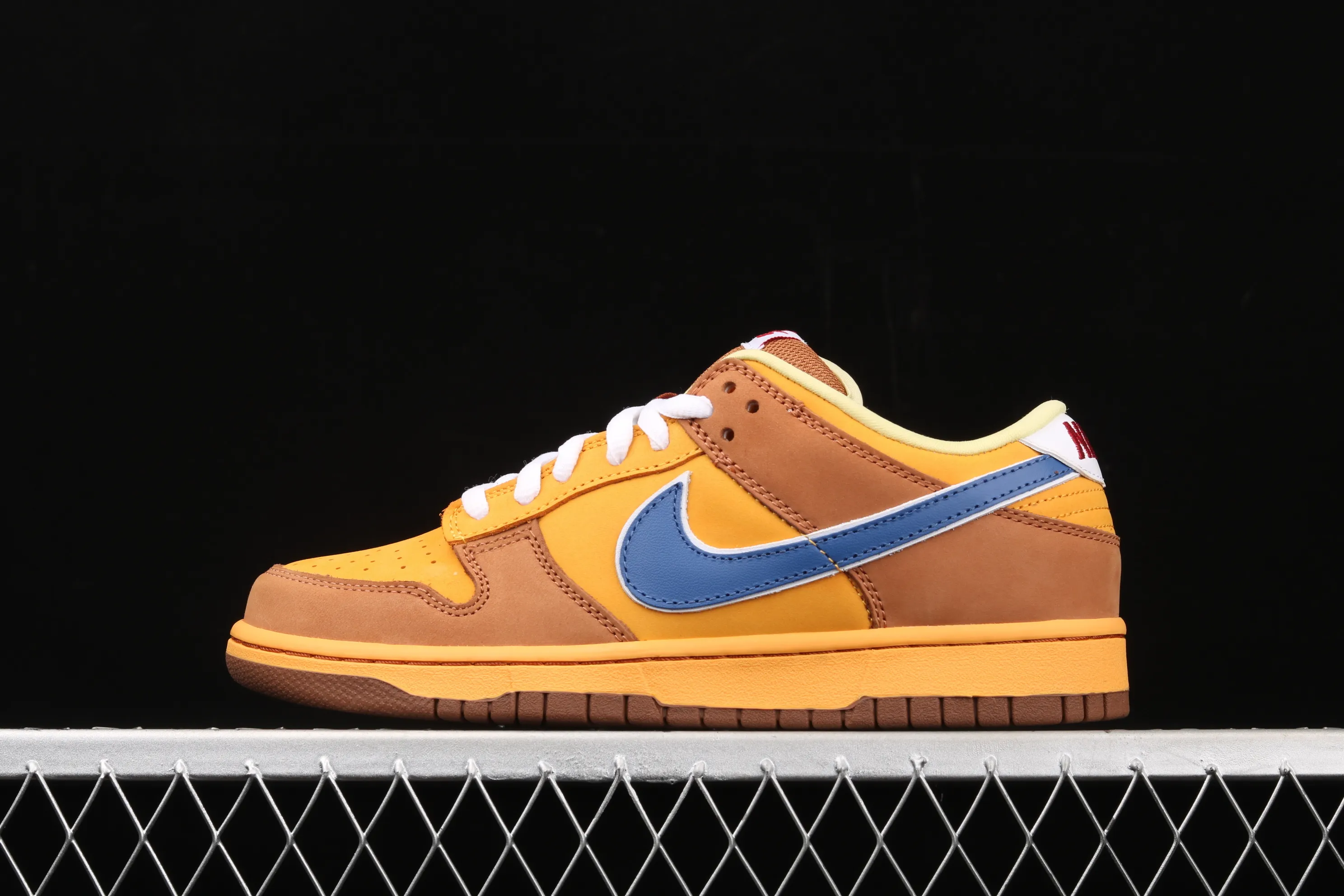 All categories Nk SB Dunk Series Nk SB Dunk Low Low-top skate shoes Nk Dunk Low "Newcastle Brown Ale" TS same style "Yellow Beer" ultra-limited color matching Newcastle Low-top skate shoes 313170-741